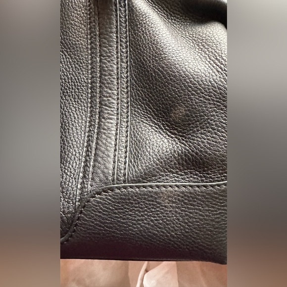 Tory Burch Black Leather Handbag
Very good condition 
Look at photos - Picture 3 of 15